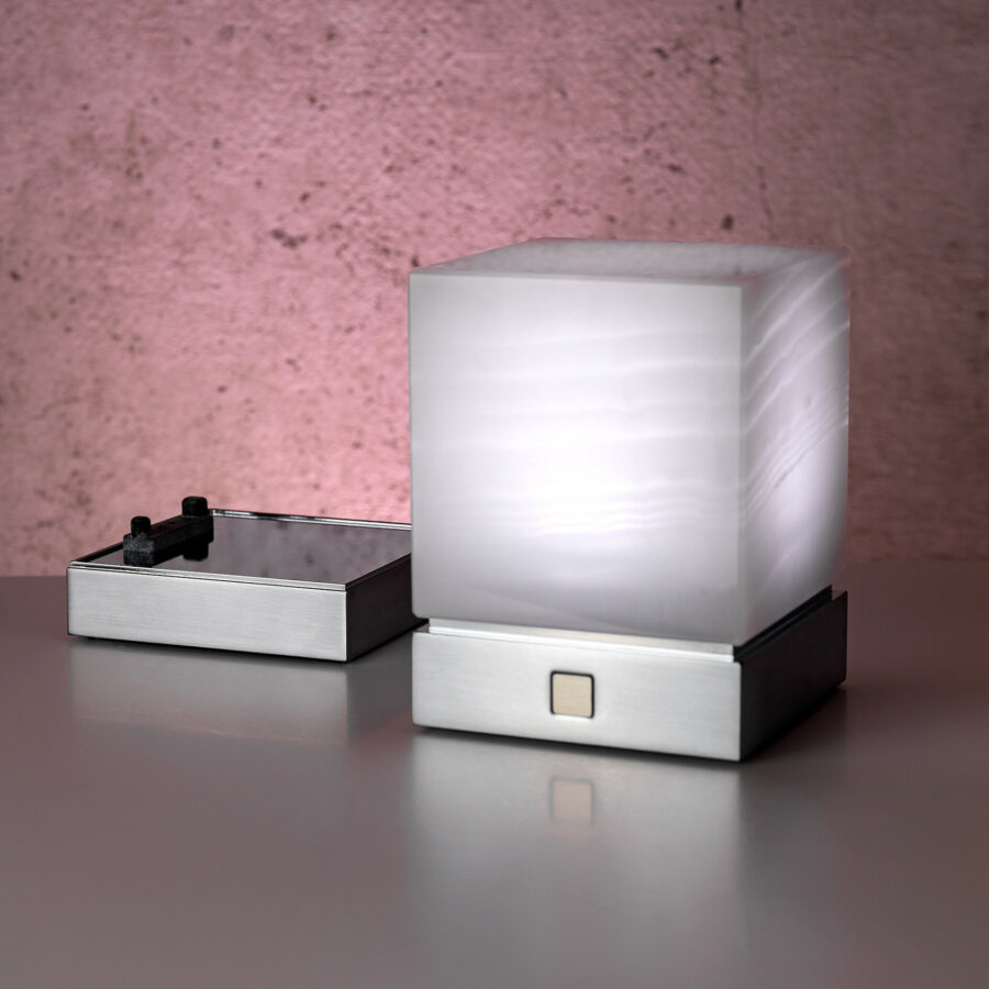 Onyx Designer Lamp ITSU One next to charging tray